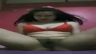 Dokumentasi Gadis Cantik Live Bersantai Kasur Bh Merah